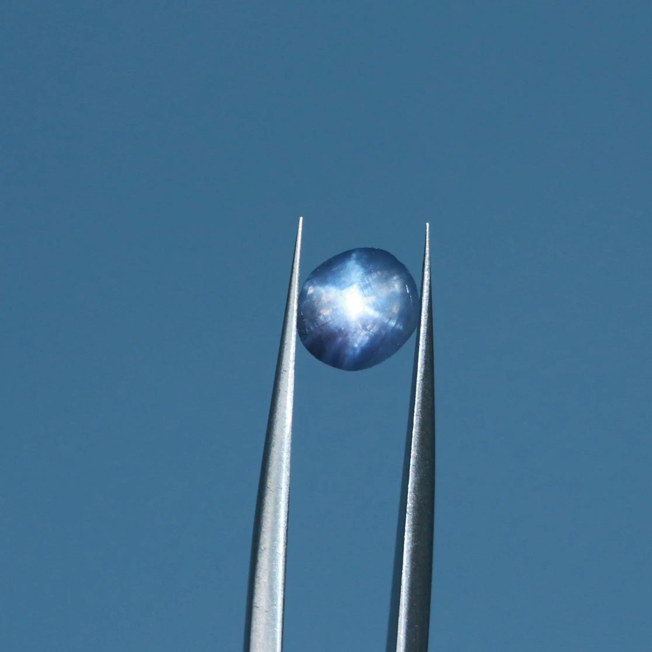 saphir étoilé bleu 0.92ct mael gems