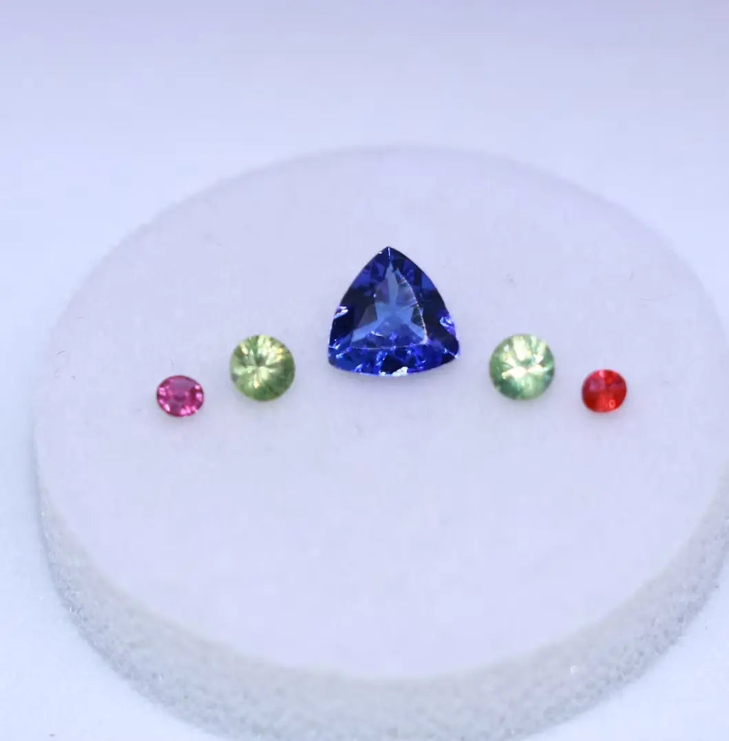 Pack-Grenats-Demantoid_-Rubis_-Tanzanite