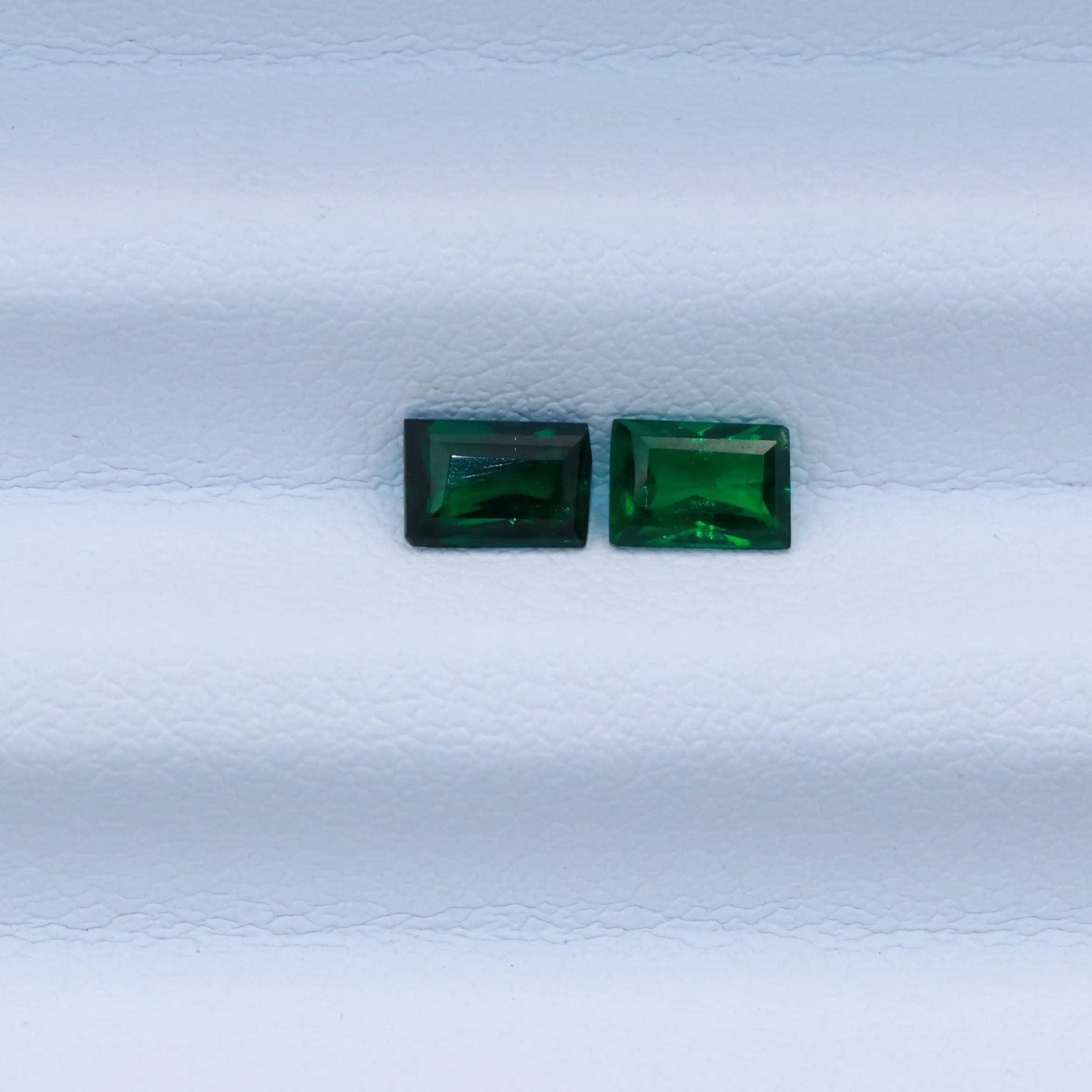 Paire-de-Grenats-Tsavorites-0.90ct-Kenya