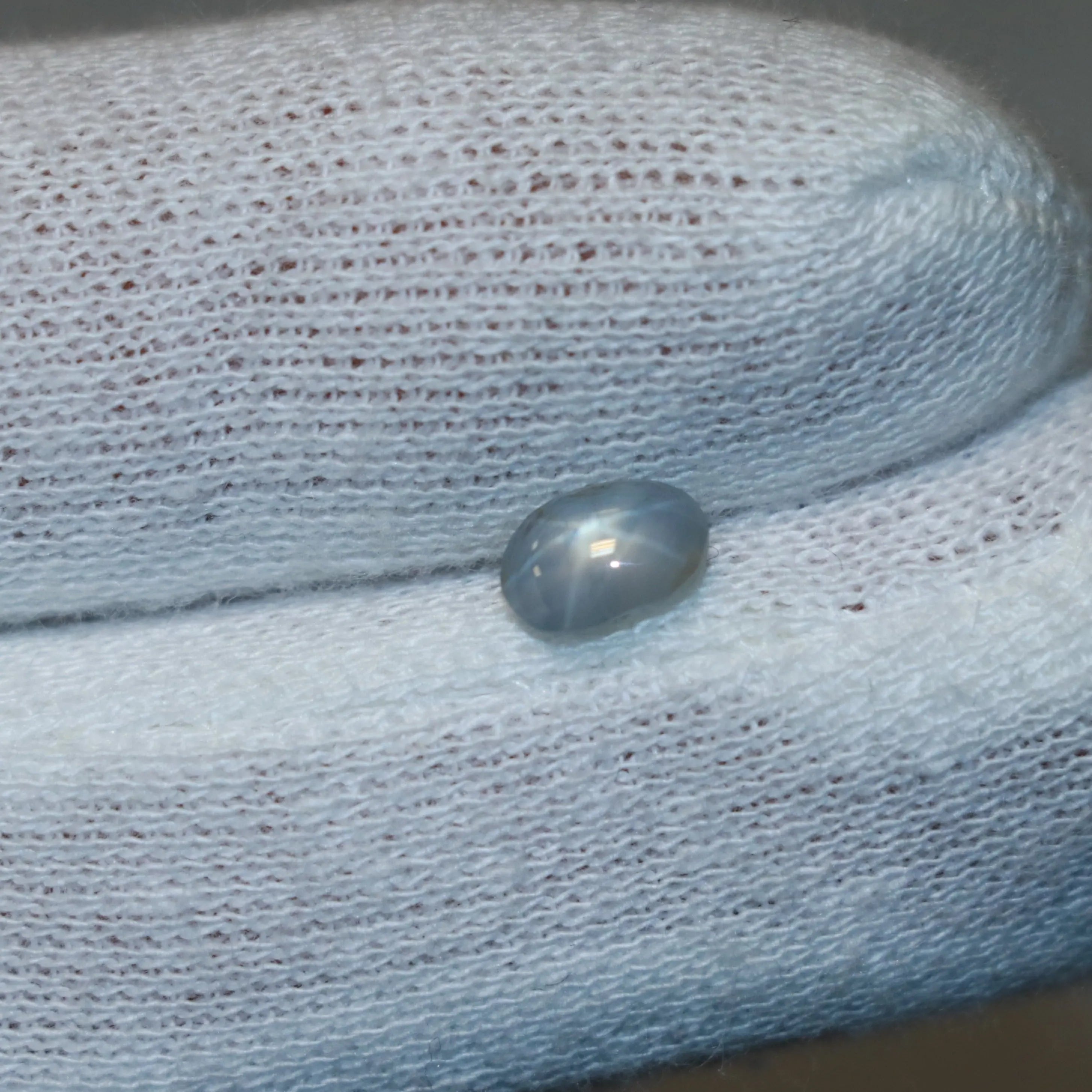 Saphir-Etoile-Gris-1.39ct-Sri-Lanka-mael-gems