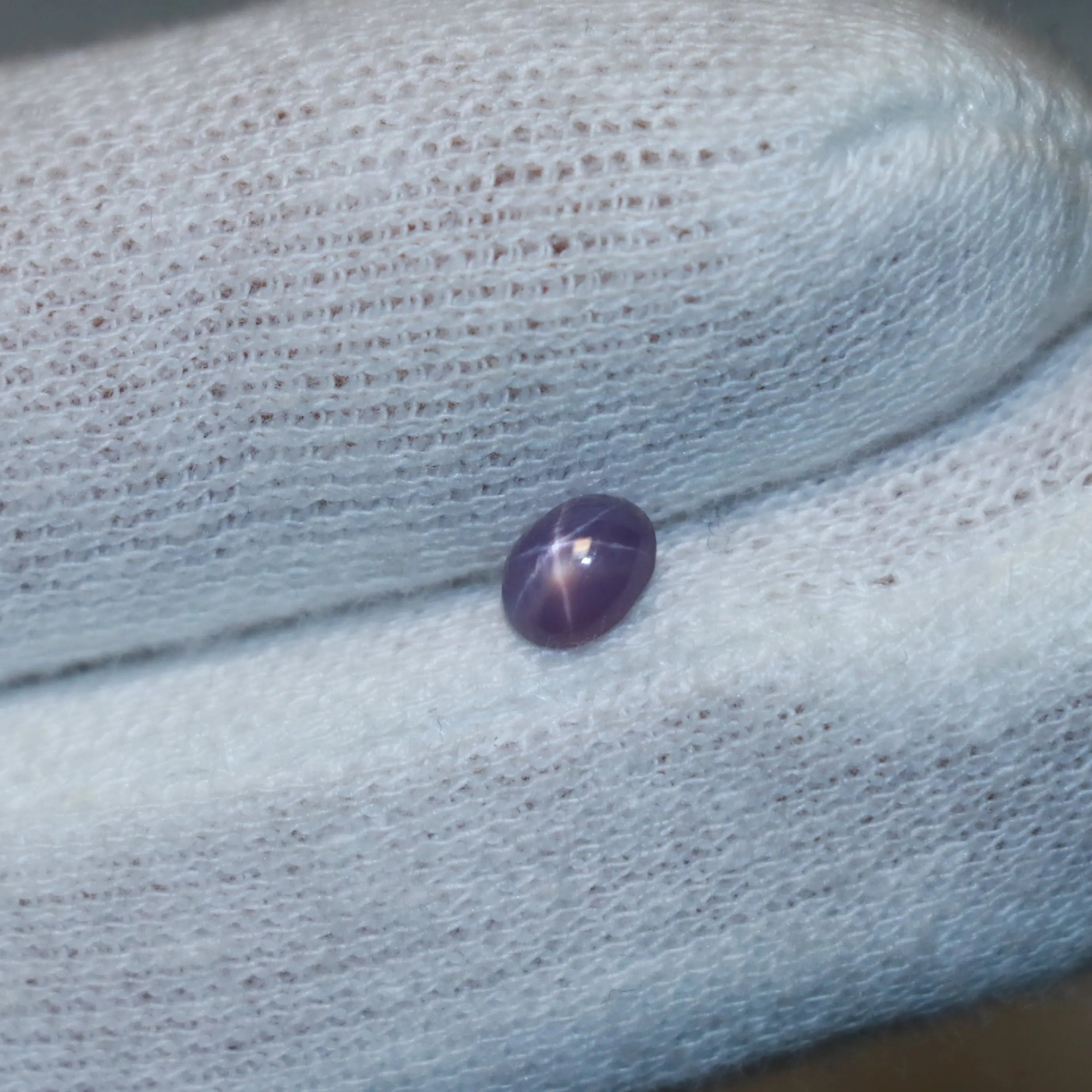 Saphir-Etoile-Violet-0.88ct-Sri-Lanka-mael-gems