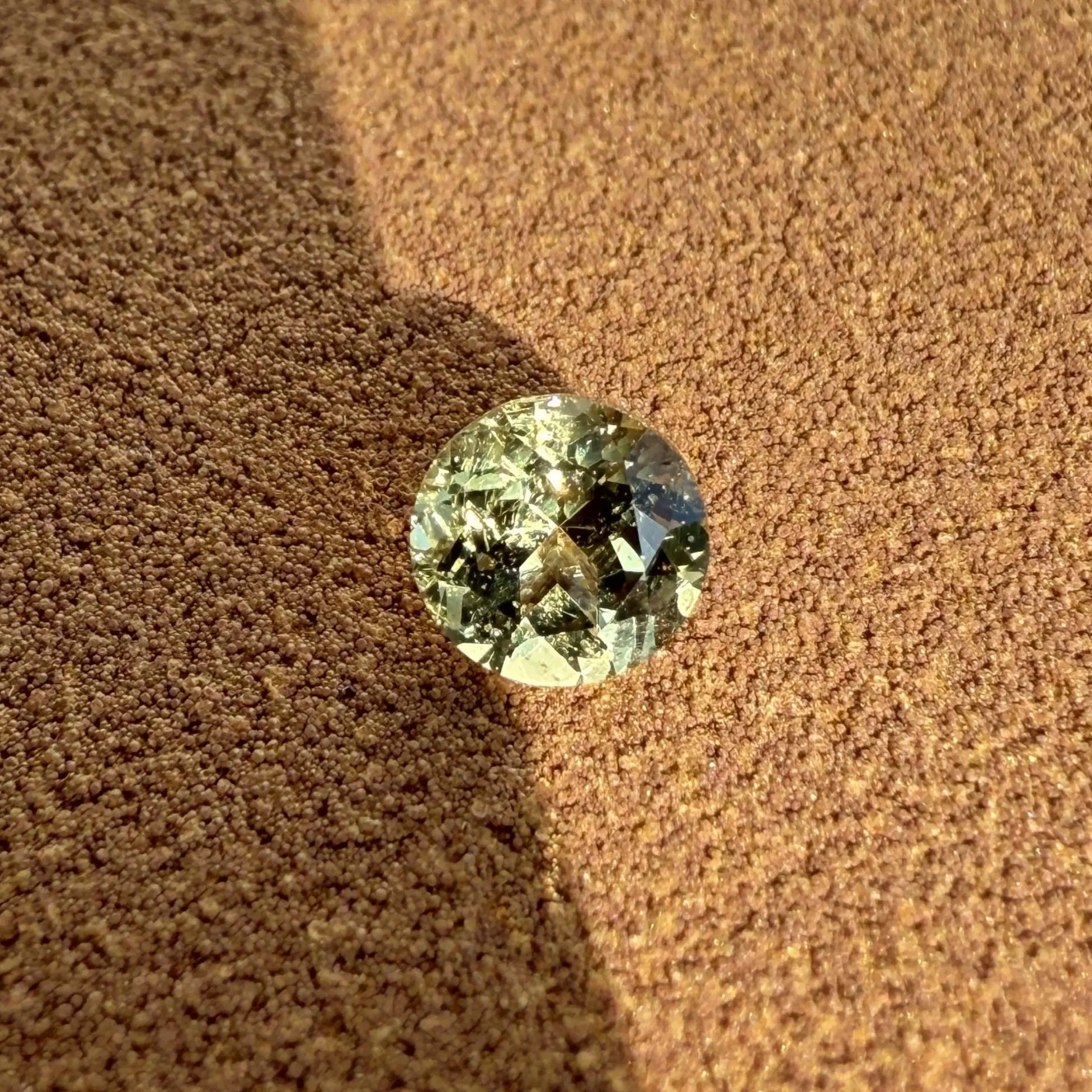Saphir Jaune Non Chauffé – Origine Sri Lanka mael-gems