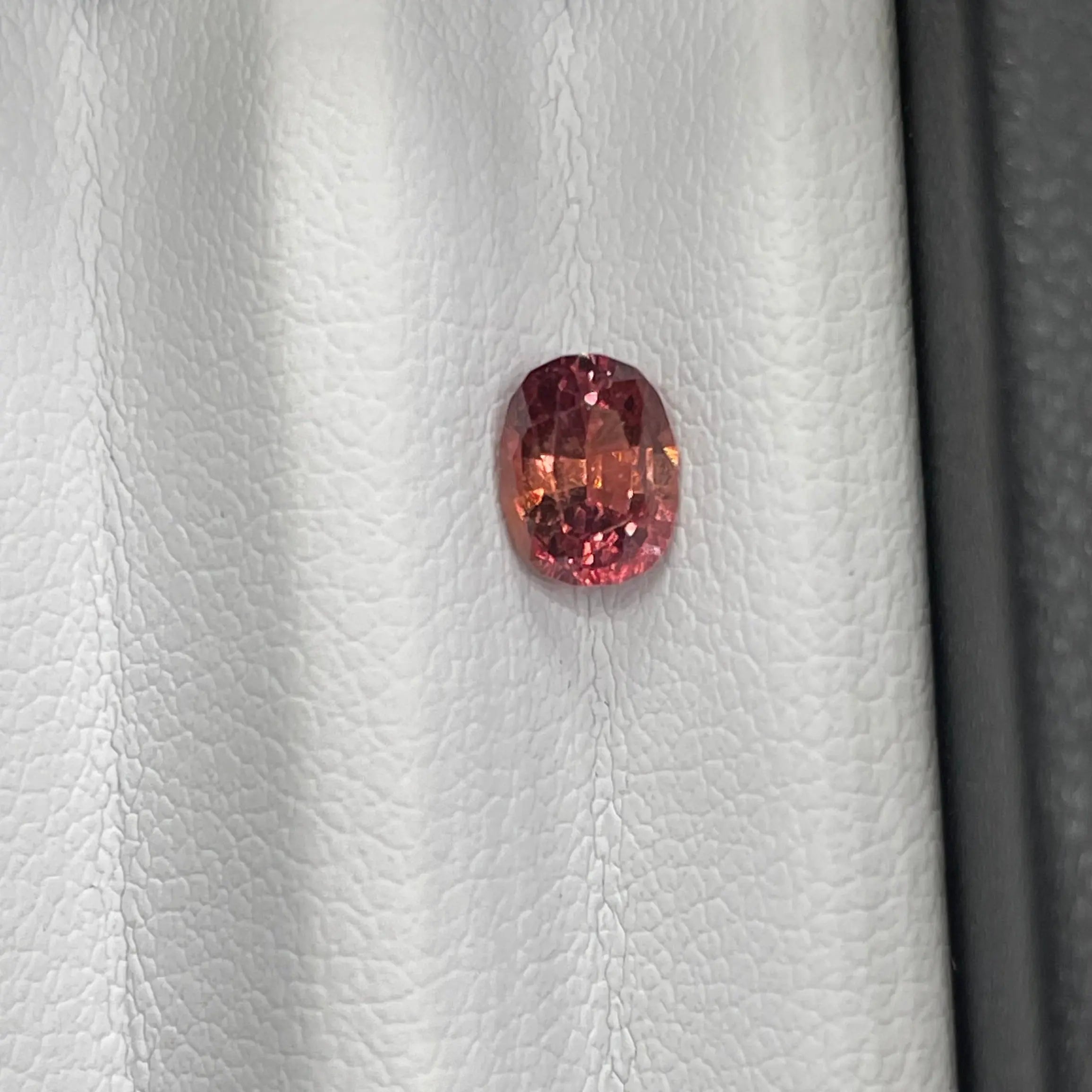 Saphir Padparadscha Exceptionnel 0.75 carat Non Chauffé Mozambique