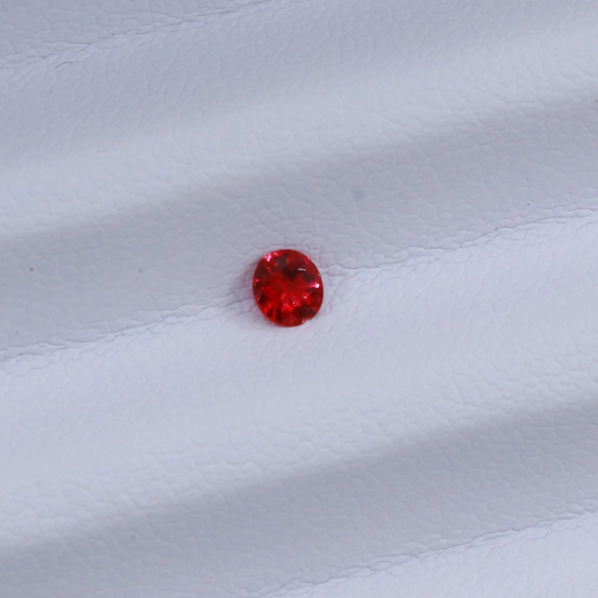 Spinelle-Vivid-red-Birmanie-3mm-mael-gems