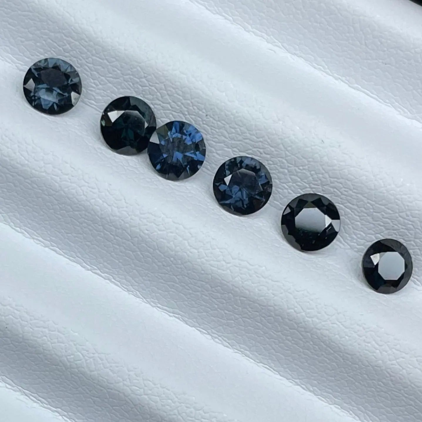 pinelles-Bleus-Cobaltes-5mm-Sri-Lanka-Non-Chauffes-mael-gems