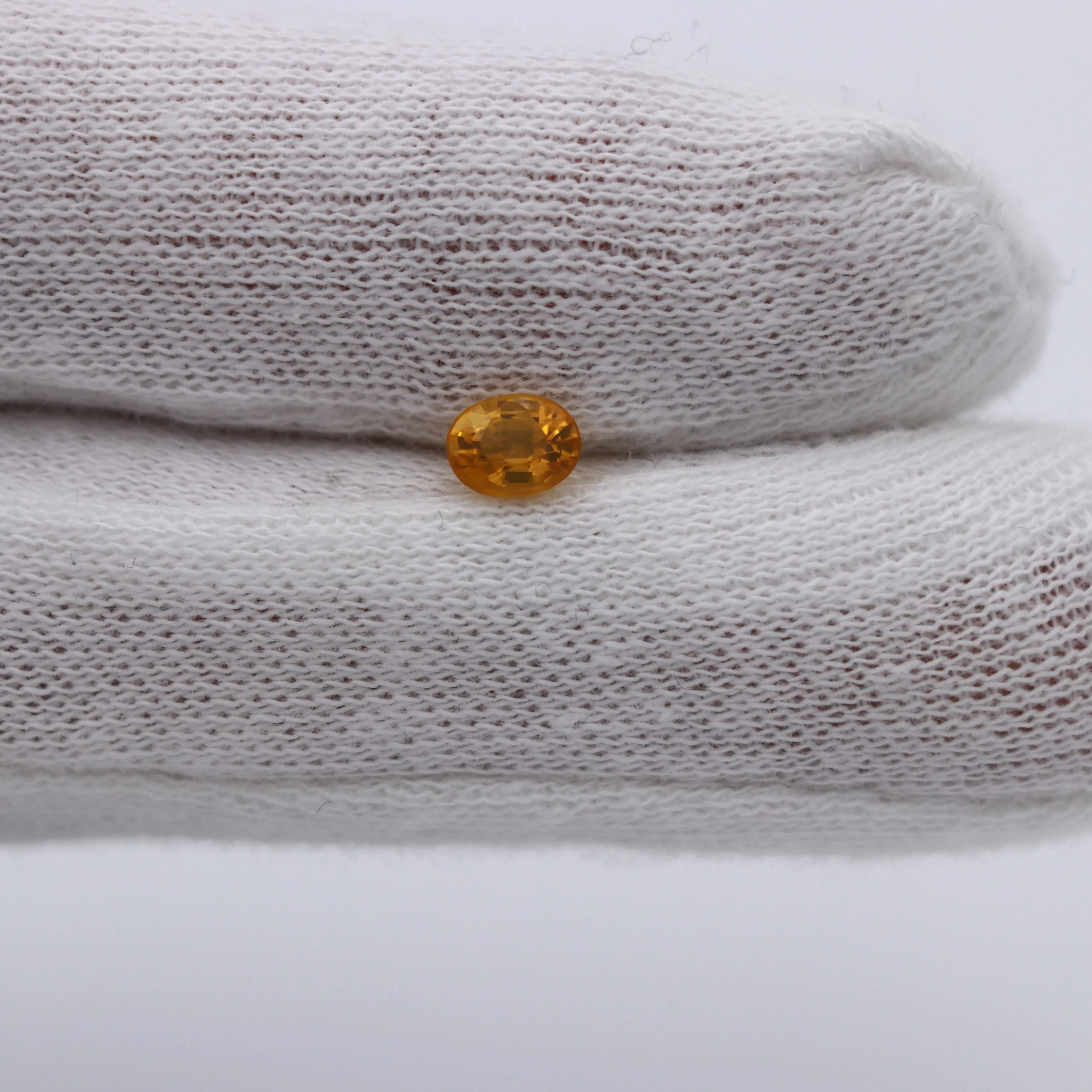 Topaze-Imperiale-0.63ct-Bresil-Ouro-Preto-Eyes-Clean-mael-gems