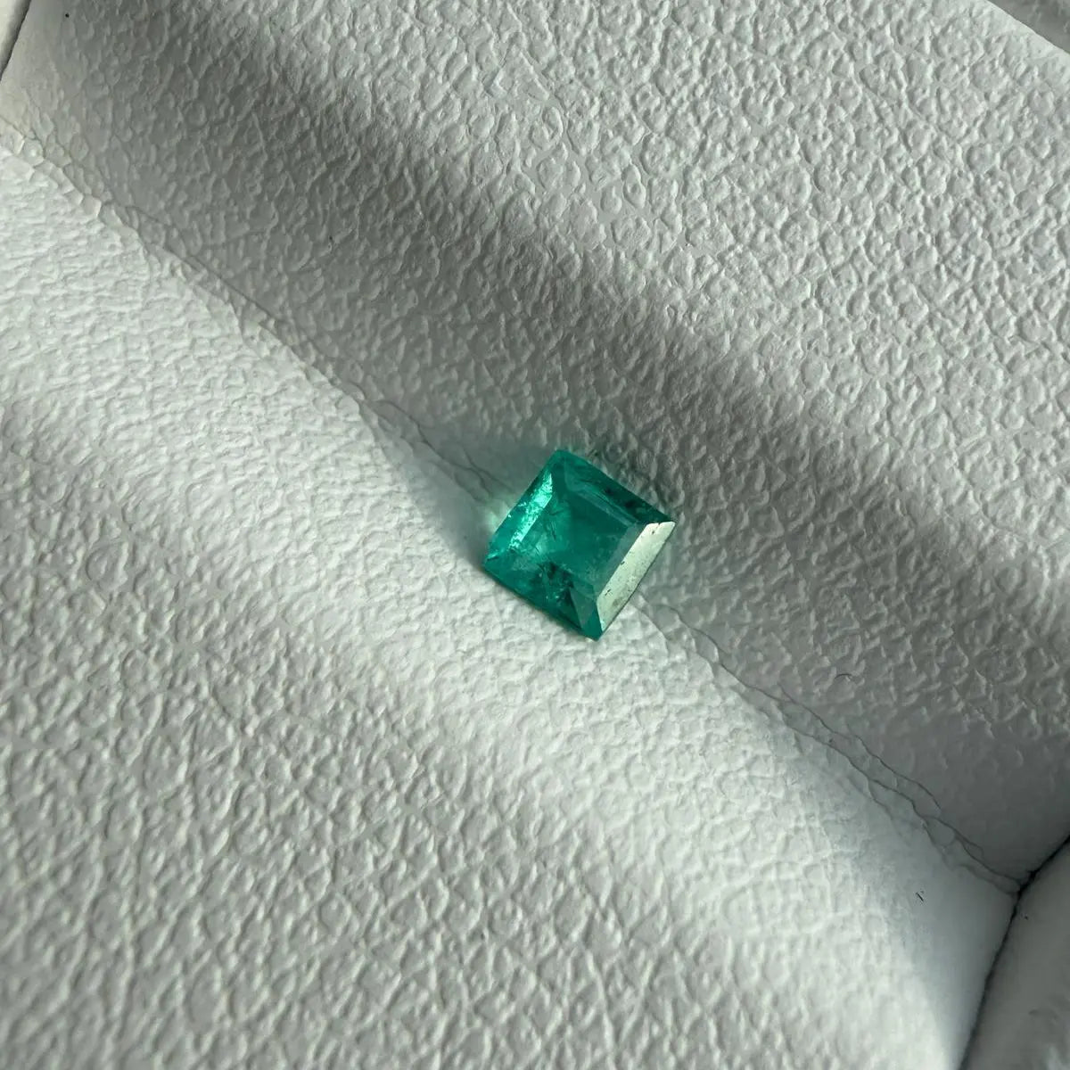 Tourmaline Paraiba Brésil 0.19ct couleur bleu néon mael-gems